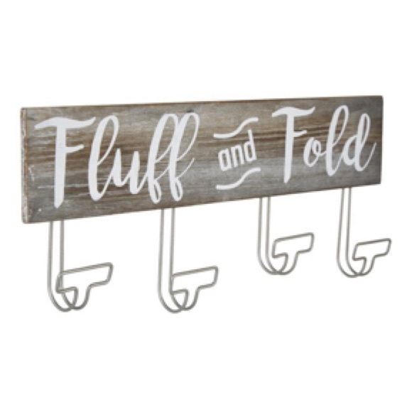 Wooden ‘Fluff & Fold’ Farmhouse 4 Hook Decorative Wall Hanger NWT - Picture 2 of 14